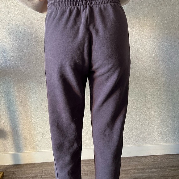 Aritzia TNA Jogger Sweatpants Size Small - Picture 3 of 9